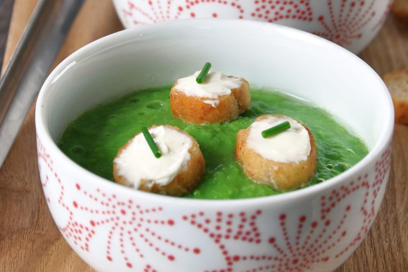 Velouté de petit pois et crostini