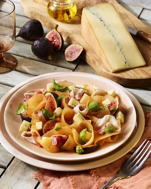 recette de Salade de tagliatelles de melon et Morbier