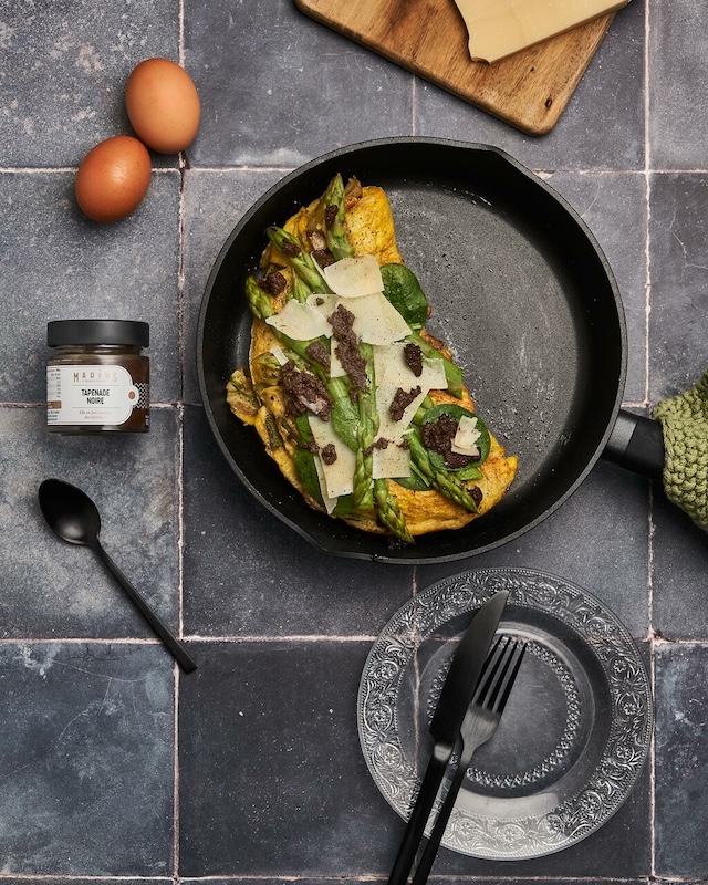 recette Omelette aux asperges et à la tapenade noire