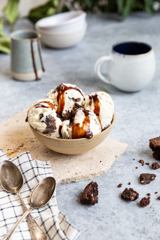 recette de Glace vanille aux éclats de brownie