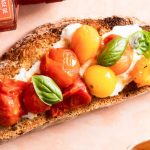 Bruschetta aux tomates cerises rôties