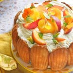 Charlotte aux fruits et madeleines