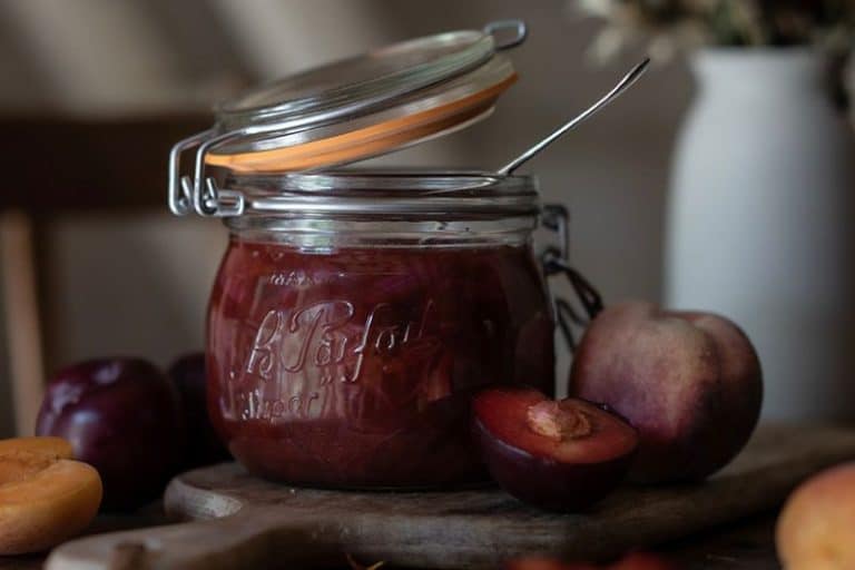 Chutney de prunes et oignons rouges
