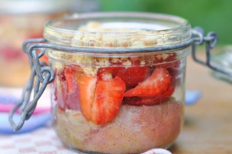 Crumbles de rhubarbe et fraise