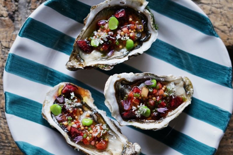 Huîtres grillées et sauce vierge