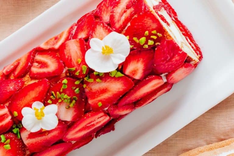 Tiramisu façon roulé aux fraises