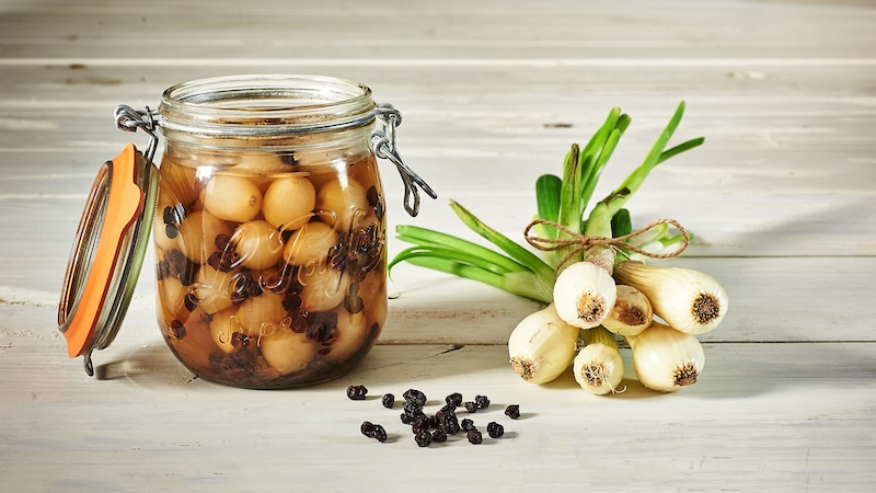 recette Oignons blancs aux raisins de Corinthe