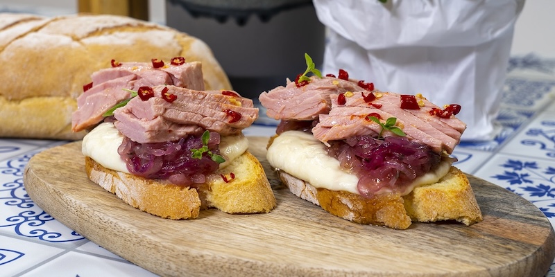 recette de Bruschettas thon oignons et mozzarella