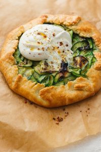 recette de Tarte rustique aux courgettes et à la burrata