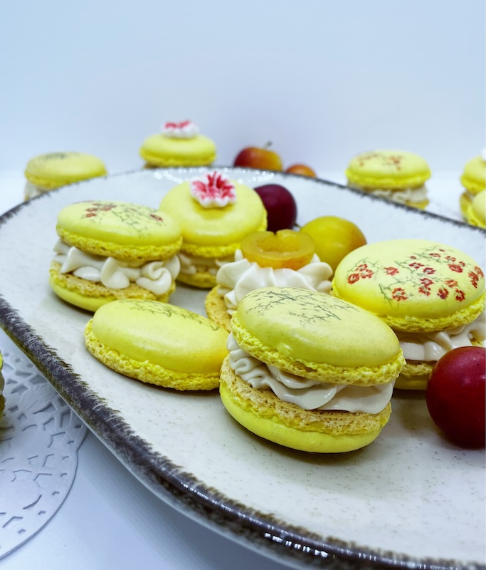 recette de Macarons au caramel salé et prunes