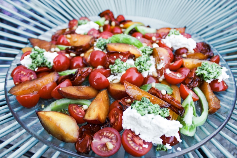 recette de Salade de tomates et prunes rôties