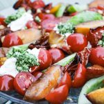 Salade de tomates et prunes rôties
