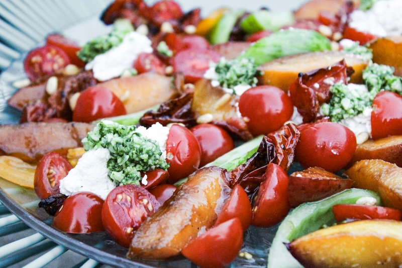 Salade de tomates et prunes rôties