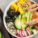 Poke bowl aux effilochés de thon