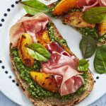 Bruschetta aux fruits d’été