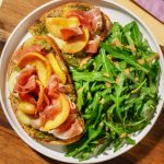 Bruschetta aux nectarines grillées