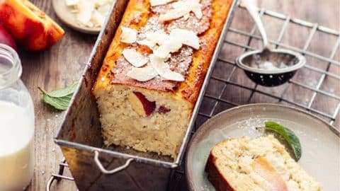 Cake sans farine aux nectarines
