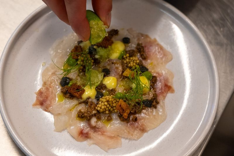 Carpaccio de bar aux olives