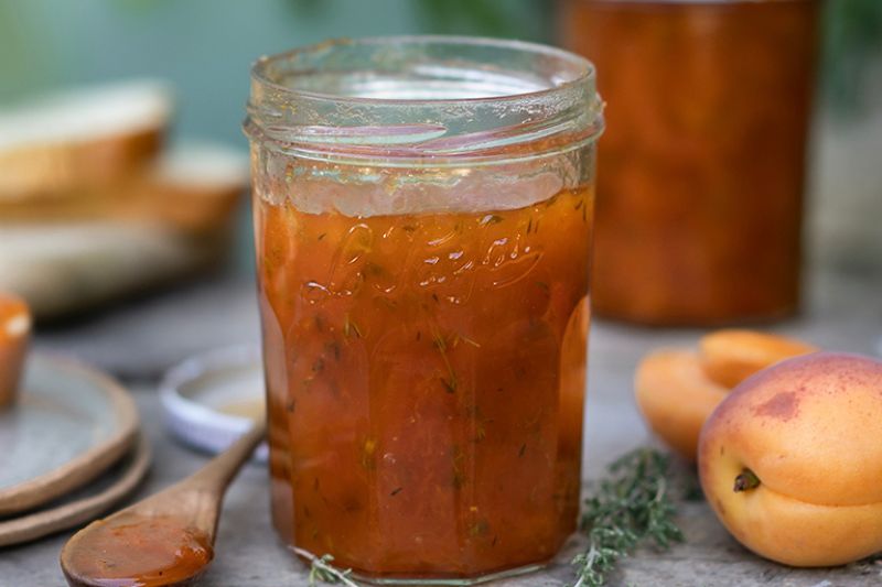 Confiture d’abricots au thym