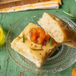 Focaccia aux mirabelles et romarin