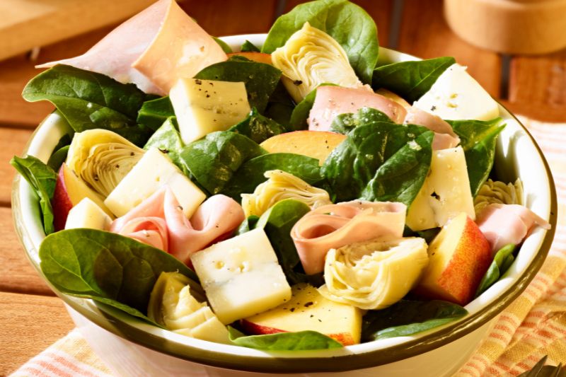 Salade de pêche mortadelle et Morbier