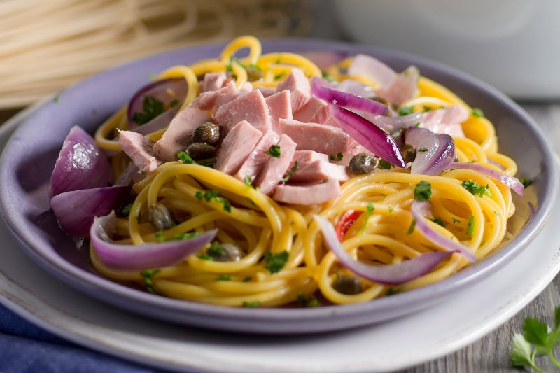 Spaghetti au thon et aux câpres