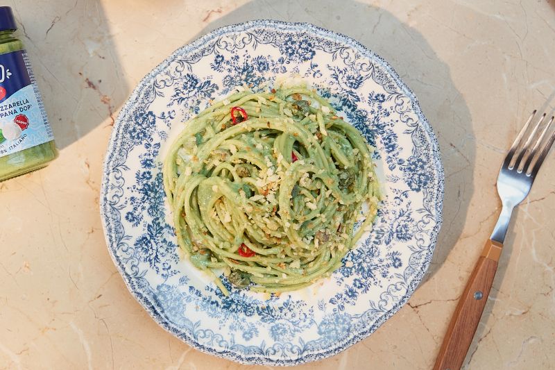 Spaghetti au pesto anchois et câpres