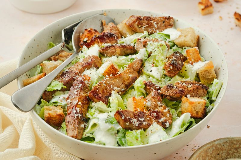 Salade César revisitée à l’agneau