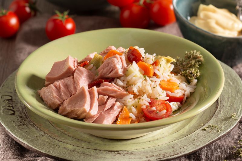 Salade de riz au thon et à la mozzarella
