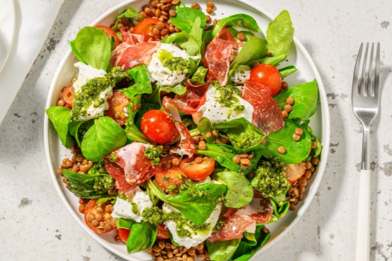 Salade de lentilles à la burrata et à la coppa