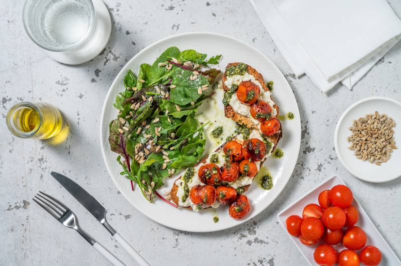 recette de Bruschetta aux tomates et crème de basilic