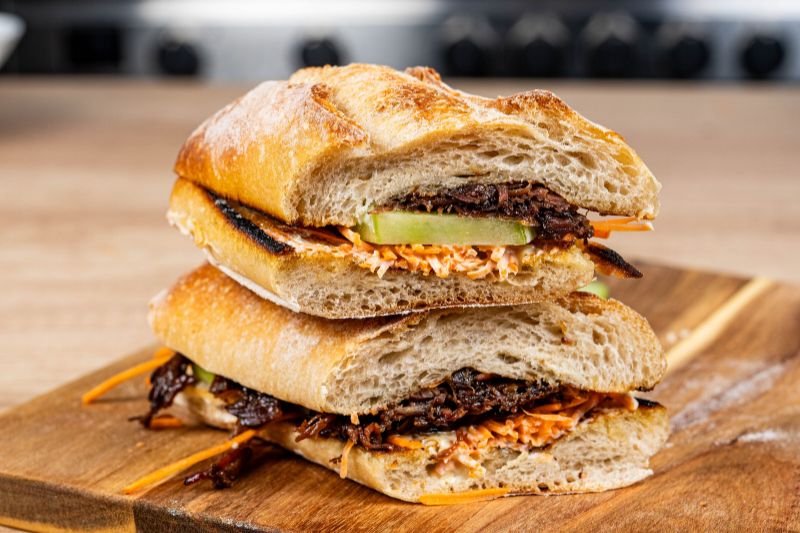 Banh mi à l’effiloché de boeuf