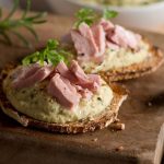 Crostini au thon et pois chiches
