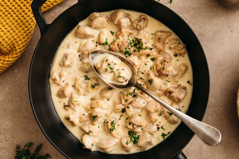 Emincés de lapin sauce à la crème