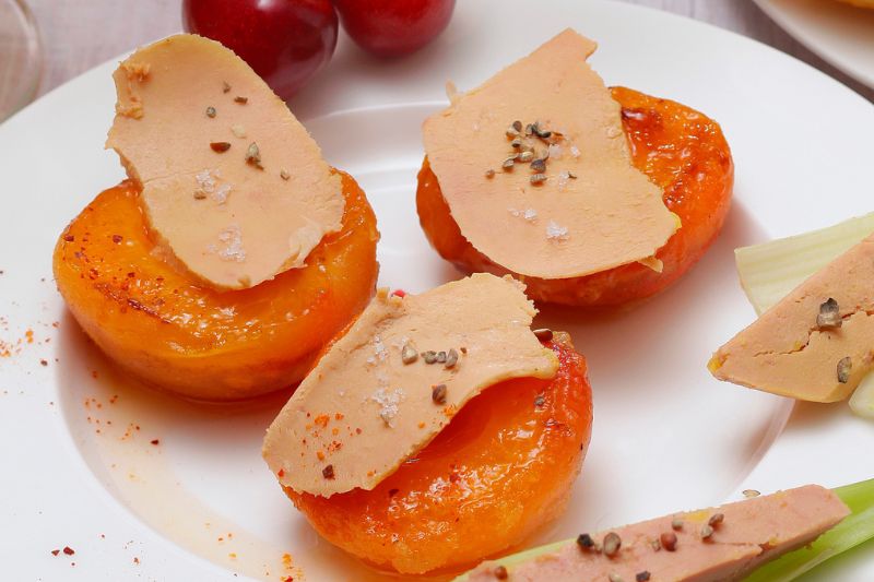 Abricots rôtis au foie gras
