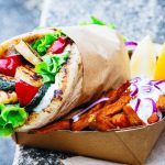 Kebab aux légumes grillés et halloumi