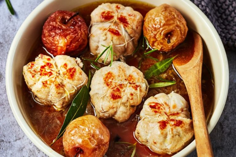 Paupiettes de lapin mijotées aux pommes