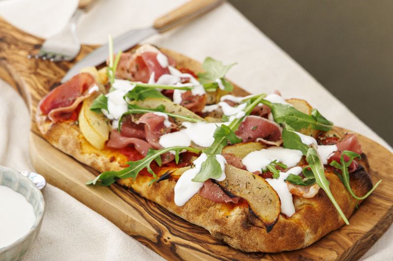 Pinsa poire jambon