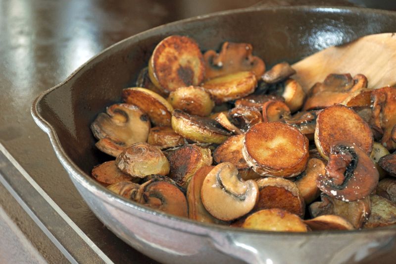 Poêlée de pommes de terre aux champignons