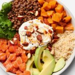 Poke bowl au saumon et aux lentilles