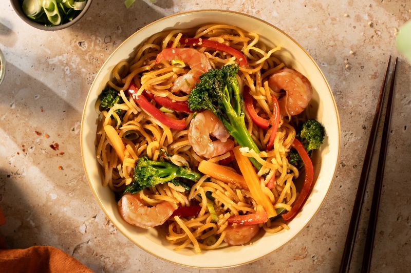 Sauté de nouilles soba aux crevettes