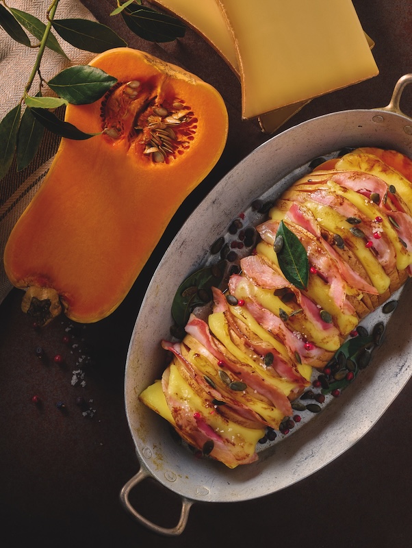 recette de Butternut Hasselback au Beaufort et à la pancetta