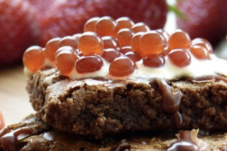 Brownie au chocolat et perles de fruits
