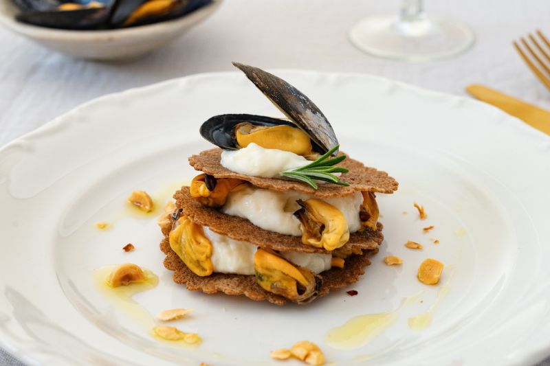 Millefeuille croustillant de moules et topinambour