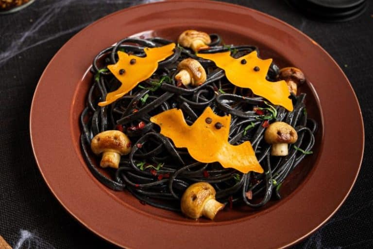 Spaghetti à l’encre de seiche et Mimolette