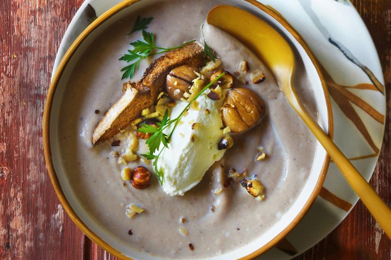 Velouté de châtaignes chantilly noisette