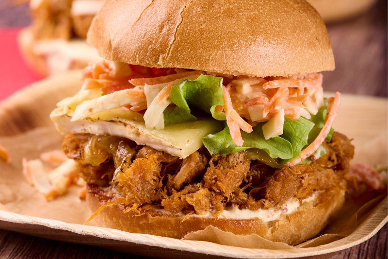 Burger à l’effiloché de boeuf et au Brie