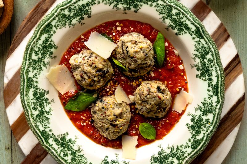 Gnudi de champignons à la sauce tomate