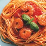 Spaghetti aux gambas et à la sauce tomate
