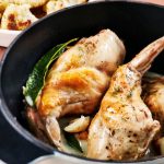 Lapin à l’ail en cocotte